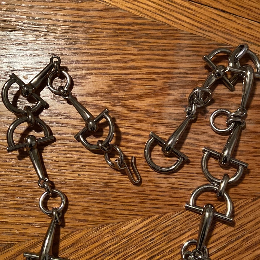 Silver tone  plastic horse bit link Chain belt size medium 36in long size 8/10 - Picture 4 of 5